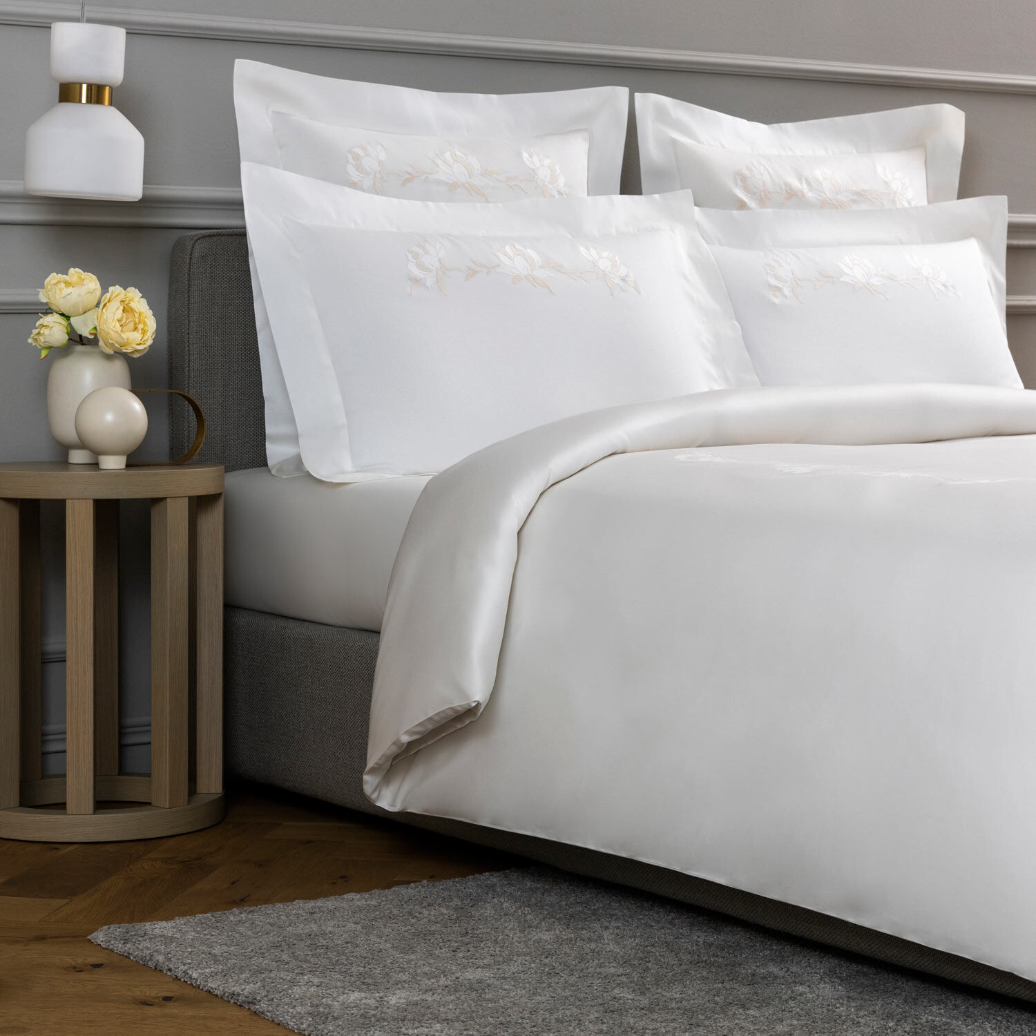 slide 2 Peonia Embroidered Duvet Cover