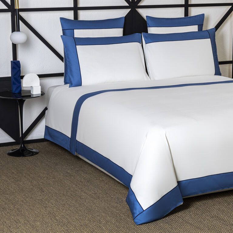 slide 4 Linear Pillowcase Set