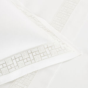 slide 3 Maze Lace Bettgarnitur