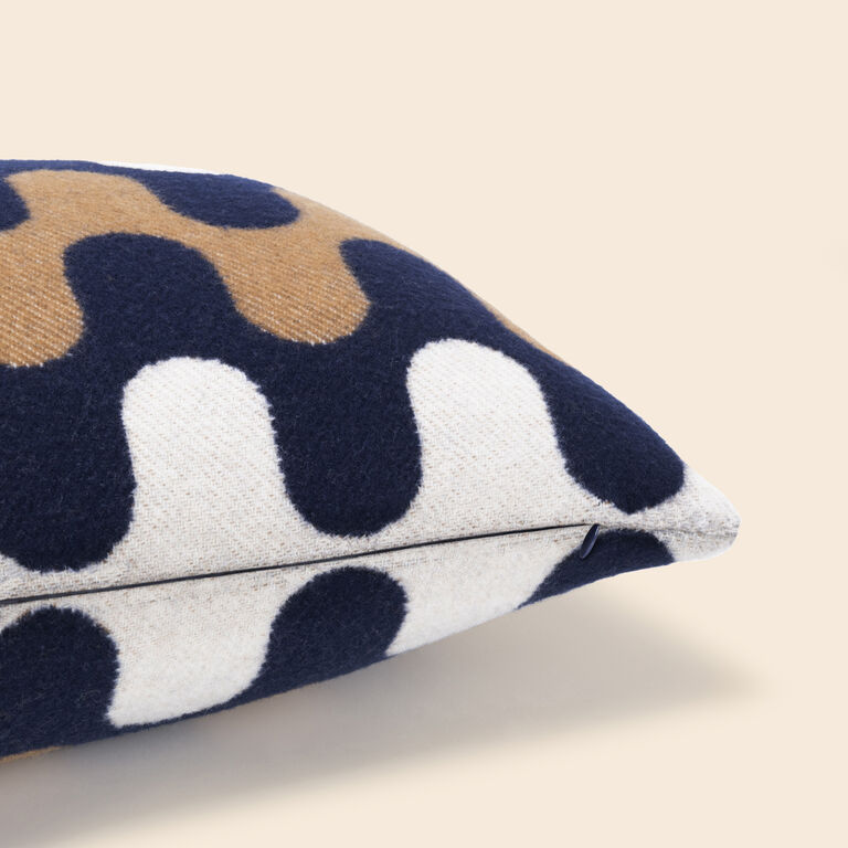 slide 3 Modernism Cushion 001