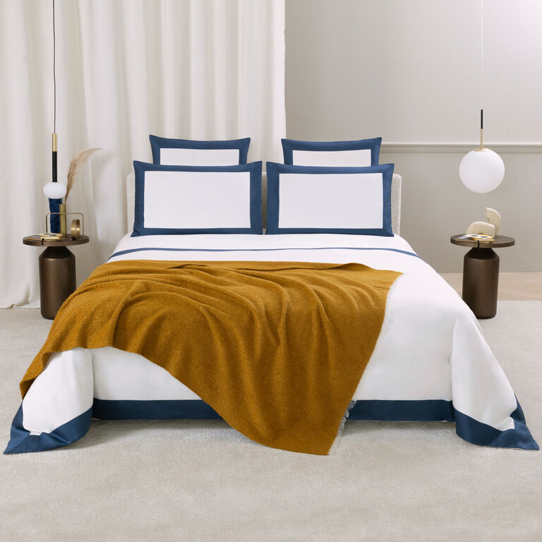 slide 2 Cashmere Boucl&eacute; plaid