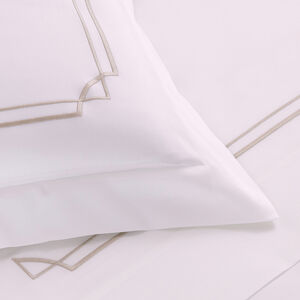 slide 3 Layering Embroidery Taie D'Oreiller