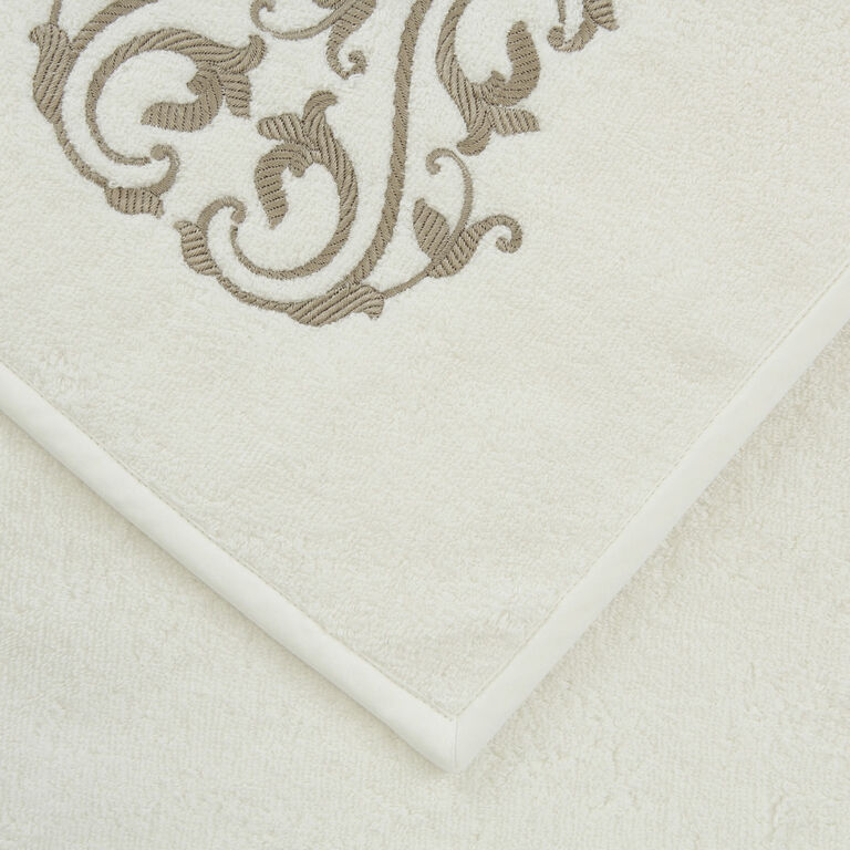 slide 2 Ornate Medallion Ricamo Gästetuch