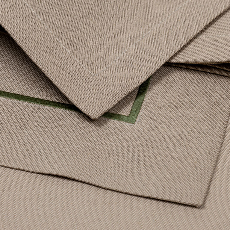 slide 4 Define Set aus Tischsets und Servietten