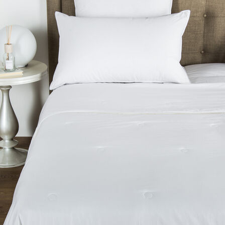 Villa Silk Light Comforter