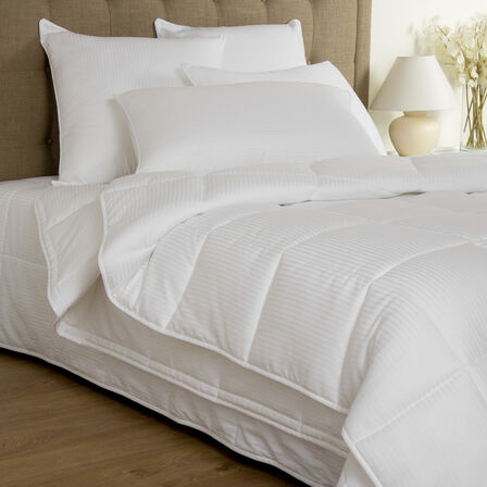 slide 4 Nuvola Light Comforter 