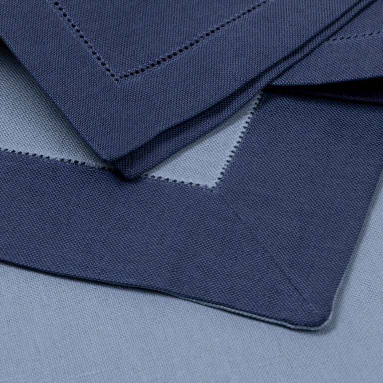 slide 4 Artistry Ajour Set aus Tischsets und Servietten