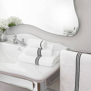 slide 4 Triplo Bourdon Guest Towel