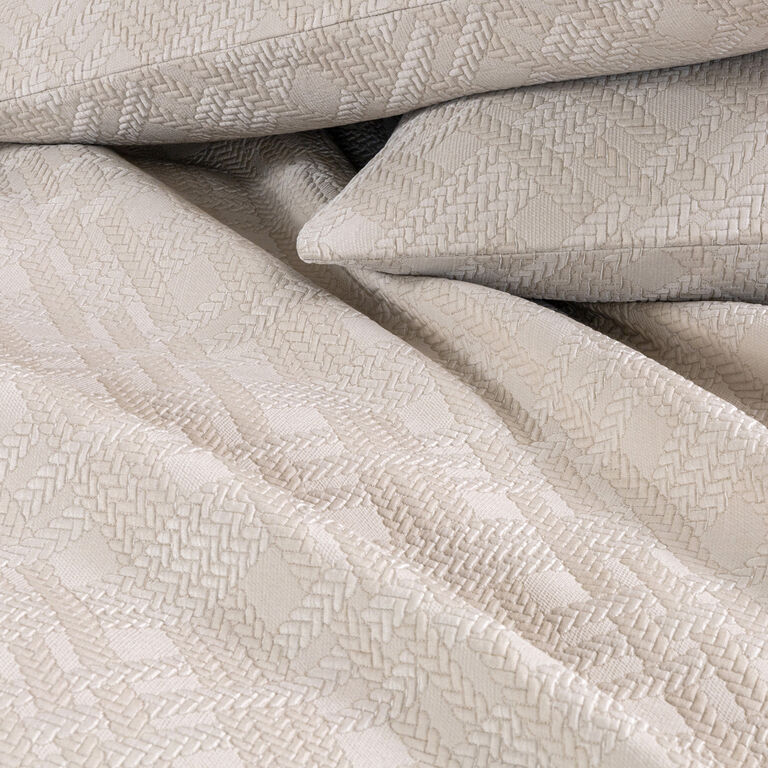 slide 4 Luxury Tressage Bedspread