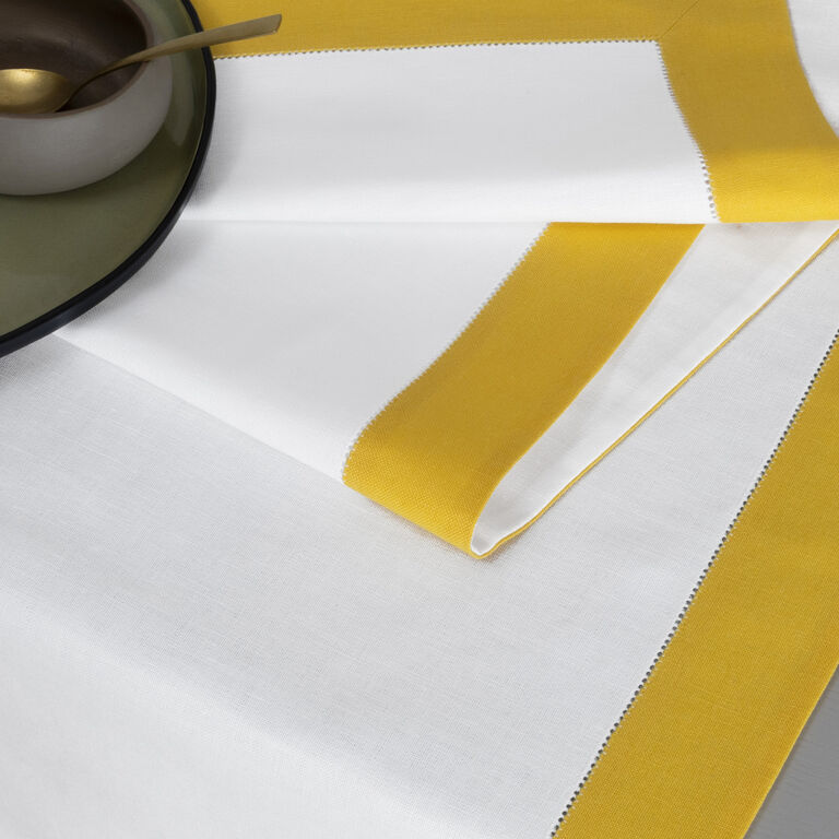 slide 3 Artistry Ajour Runner