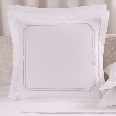 Layering Embroidery Taie D'Oreiller Carr&eacute;e