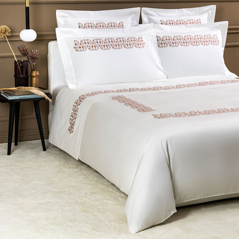slide 4 Ornate Medallion Ricamo Completo Letto
