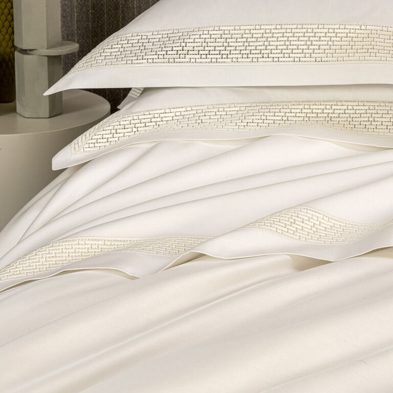 slide 5 Affinity Lace Sheet Set