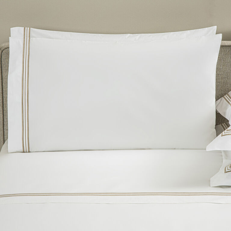 slide 1 Triplo Bourdon Pillowcase