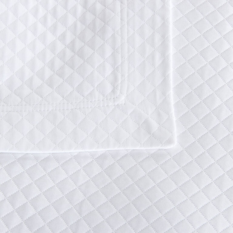 slide 3 Hotel Melody Bedspread