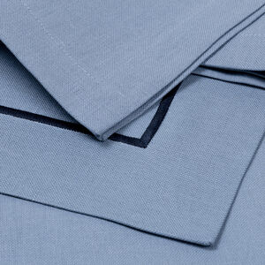 slide 4 Define Set aus Tischsets und Servietten