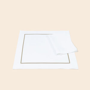 slide 3 Define Set aus Tischsets und Servietten