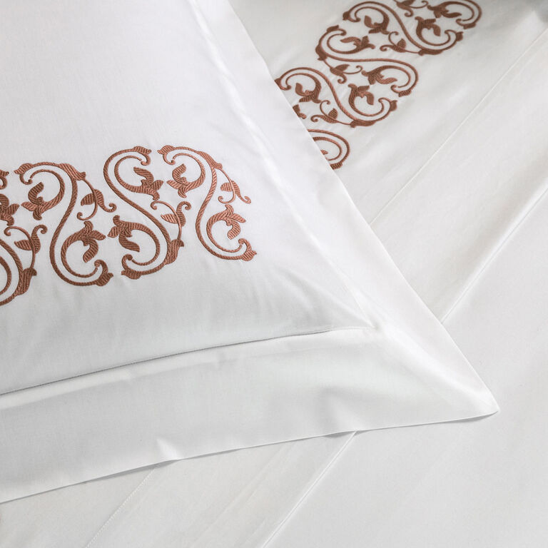 slide 3 Ornate Medallion Ricamo Completo Letto