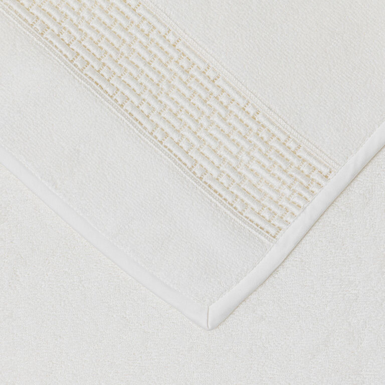 slide 3 Affinity Lace Bath Towel
