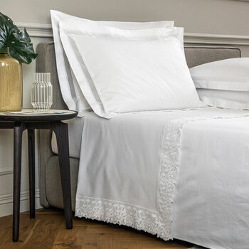 Ornate Medallion Pizzo Completo Letto