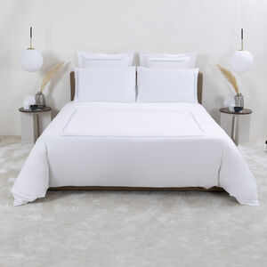 slide 4 Taormina Embroidered Quadratischer Kissenbezug