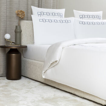 Bold Bicolor Embroidery Set Copripiumino
