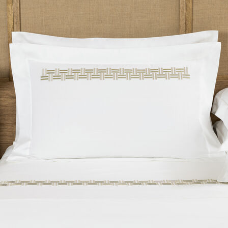 Basket Weave Embroidery Federa