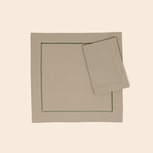 slide 2 Define Set aus Tischsets und Servietten