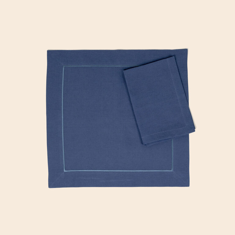 slide 2 Define Set aus Tischsets und Servietten