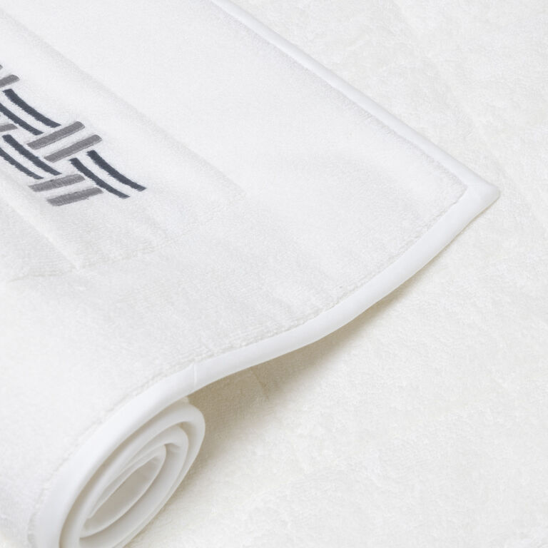 slide 3 Basket Weave Embroidery Badematte