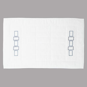 slide 2 Bold Bicolor Embroidery Tappeto