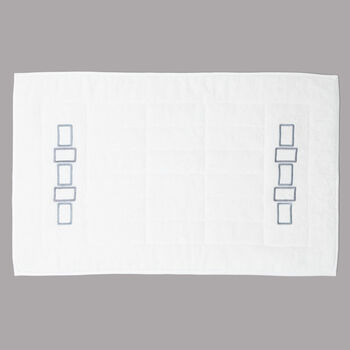 Bold Bicolor Embroidery Badematte
