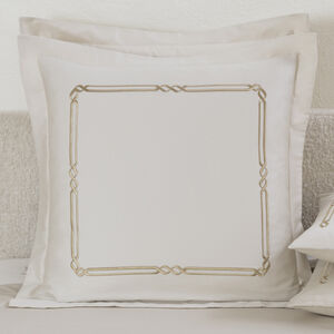 slide 1 Frame Embroidery Quadratischer Kissenbezug