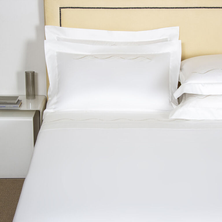 slide 1 Luminescent Pearls Ricamo Completo Letto