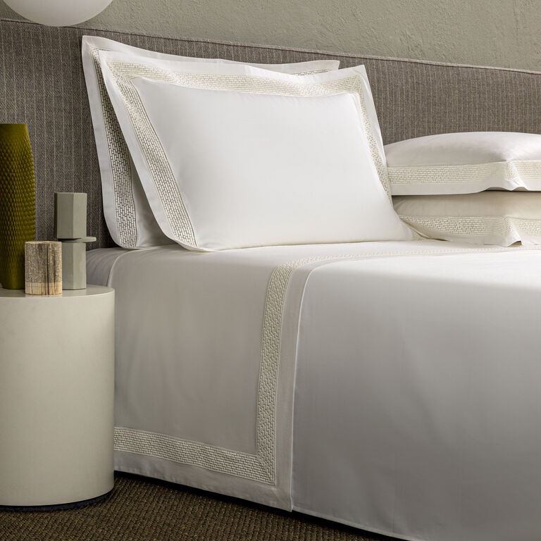 slide 1 Affinity Lace Sheet Set
