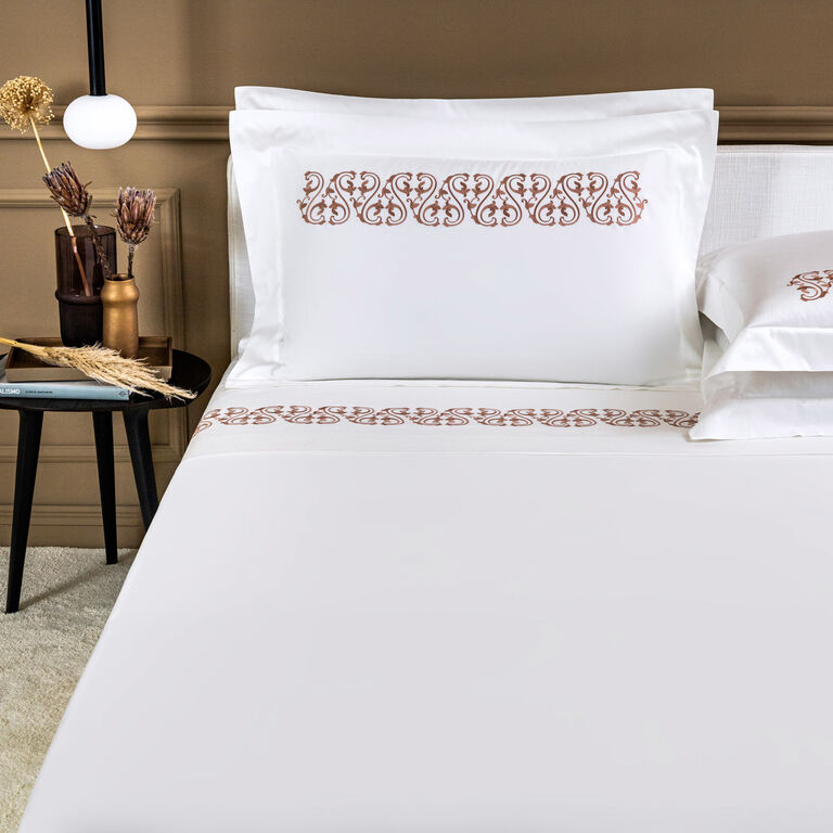 slide 2 Ornate Medallion Ricamo Completo Letto