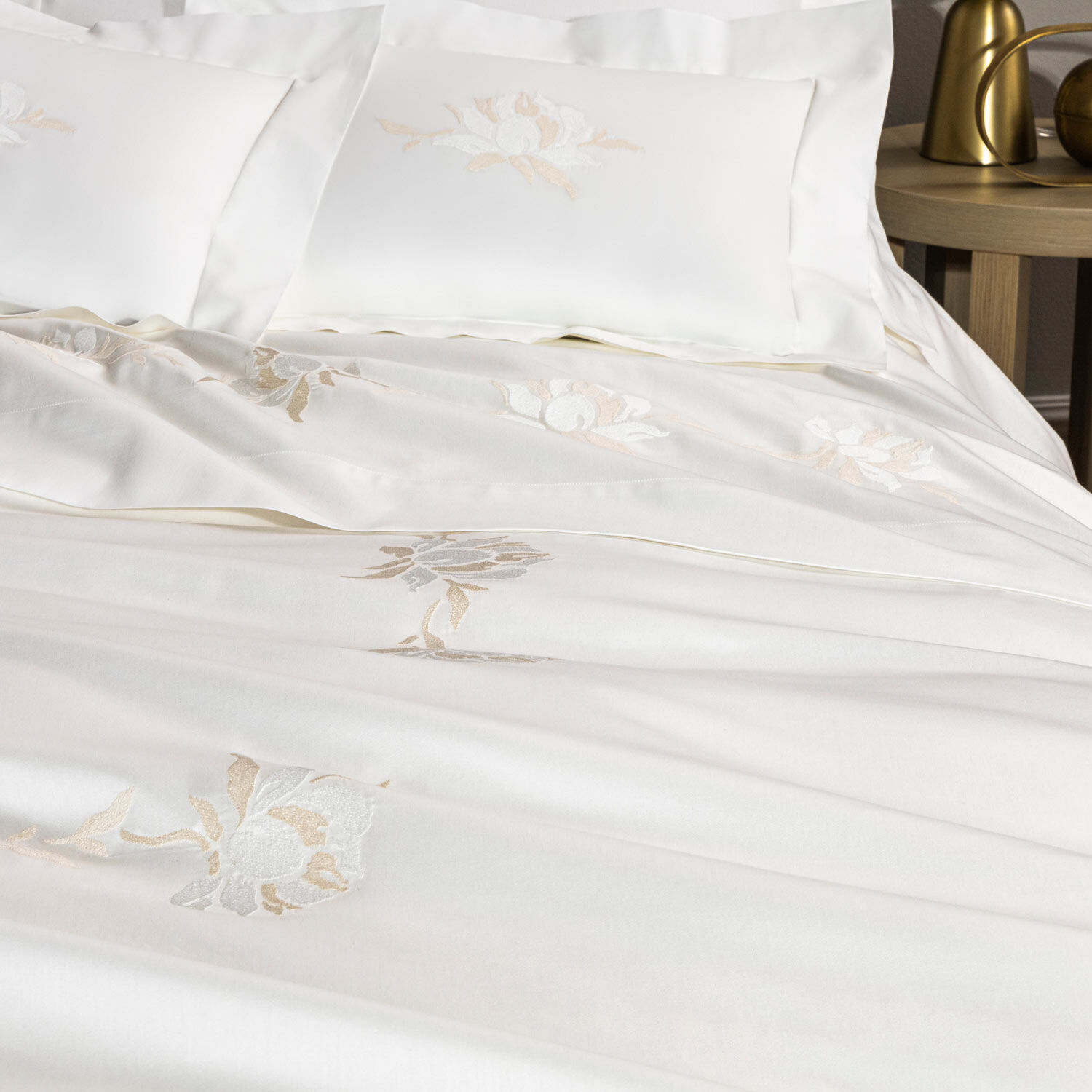 slide 5 Peonia Embroidered Duvet Cover