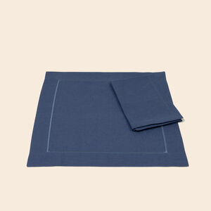 slide 3 Define Set aus Tischsets und Servietten