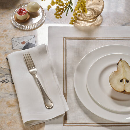 Edgeline Set aus Tischsets und Servietten