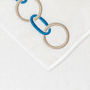 slide 3 Links Embroidered Badetuch