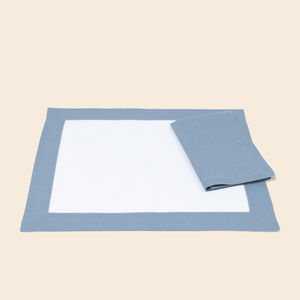 slide 3 Artistry Ajour Set aus Tischsets und Servietten