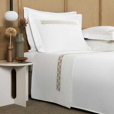 Basket Weave Embroidery Completo Letto