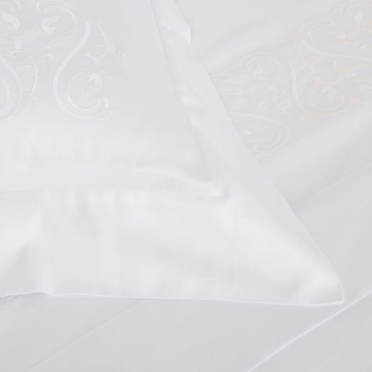 slide 3 Ornate Medallion Ricamo Boudoir