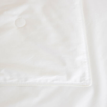 Villa Silk Medium Comforter