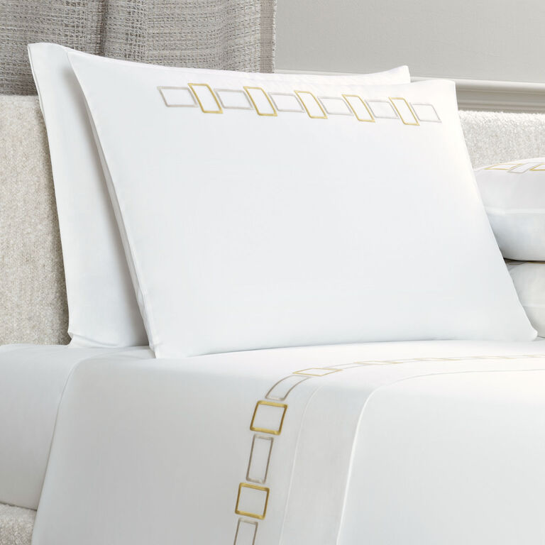slide 2 Bold Bicolor Embroidery Federa