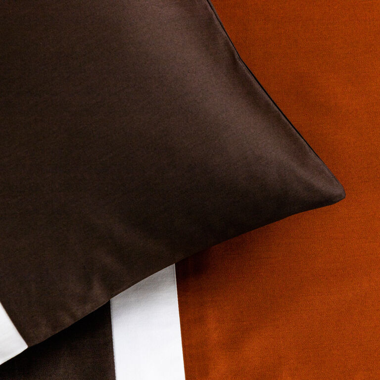 slide 3 Bold Boudoir