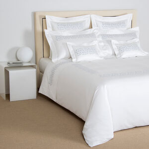 slide 4 Ornate Medallion Ricamo Completo Letto