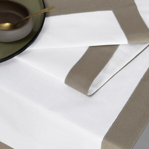 slide 3 Artistry Ajour Runner