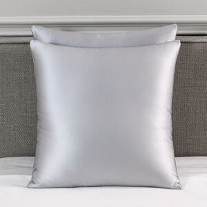 slide 2 Luxury Silk Dekokissen