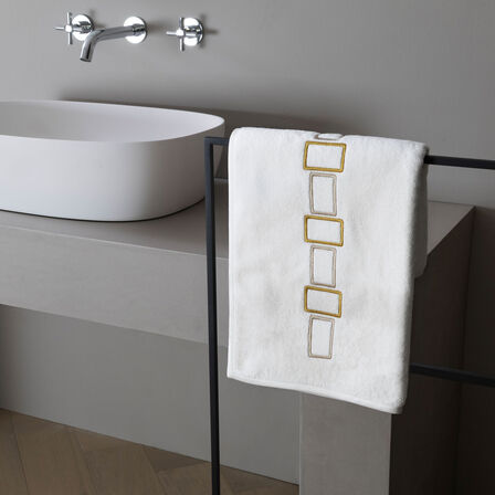 Bold Bicolor Embroidery Asciugamano